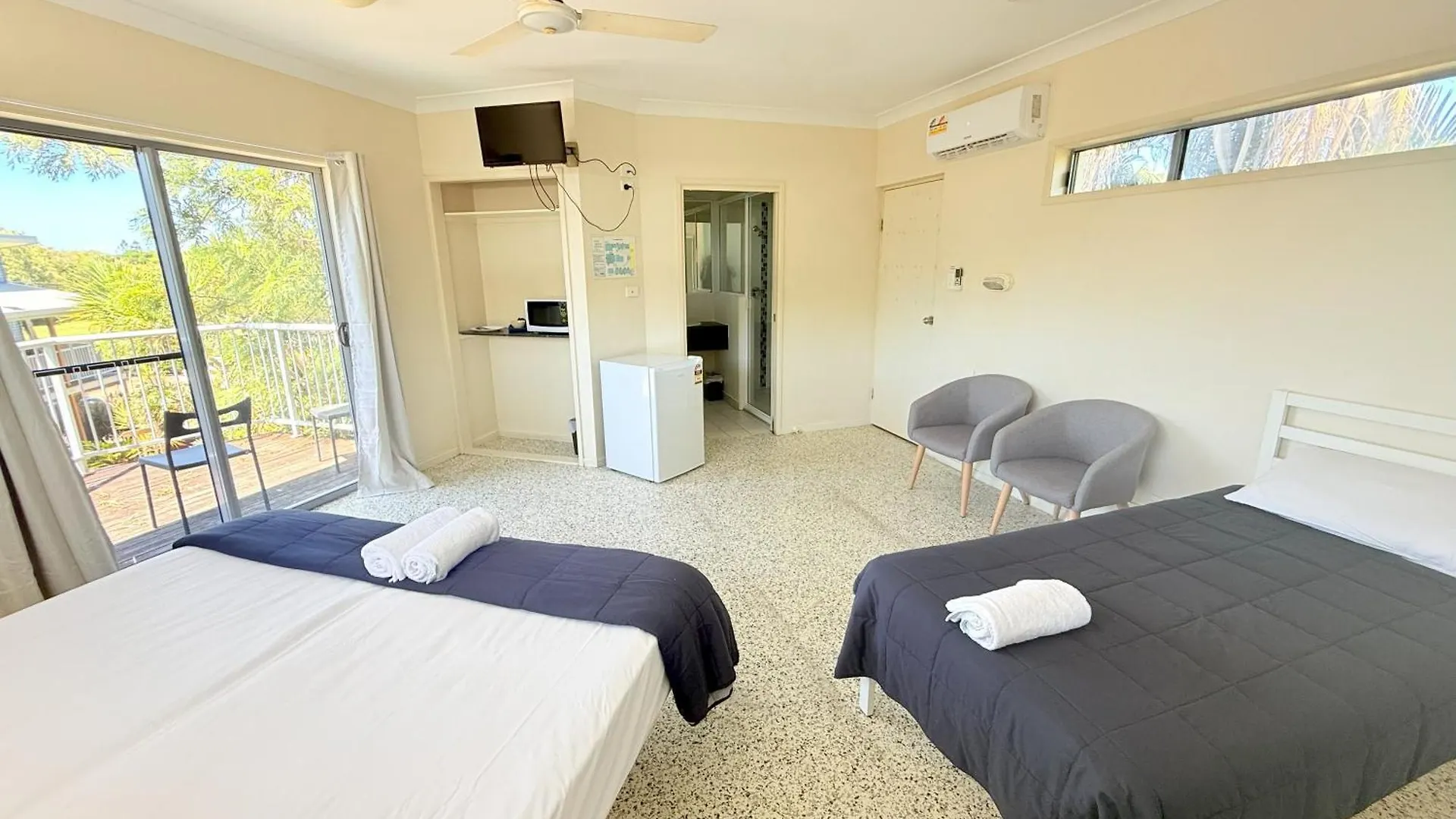 ***  Emu Park Beach Resort Australia
