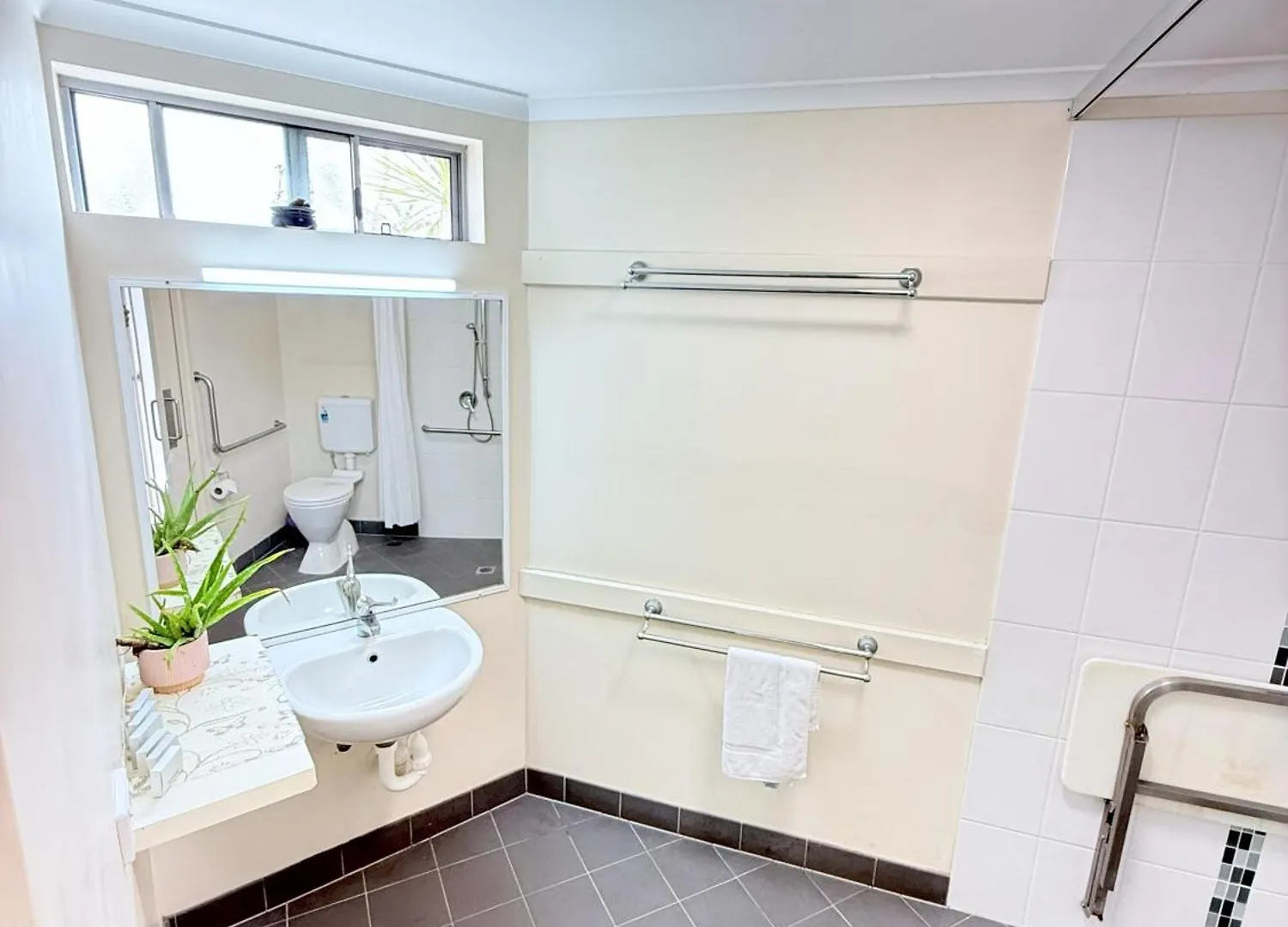 Emu Park Beach Resort