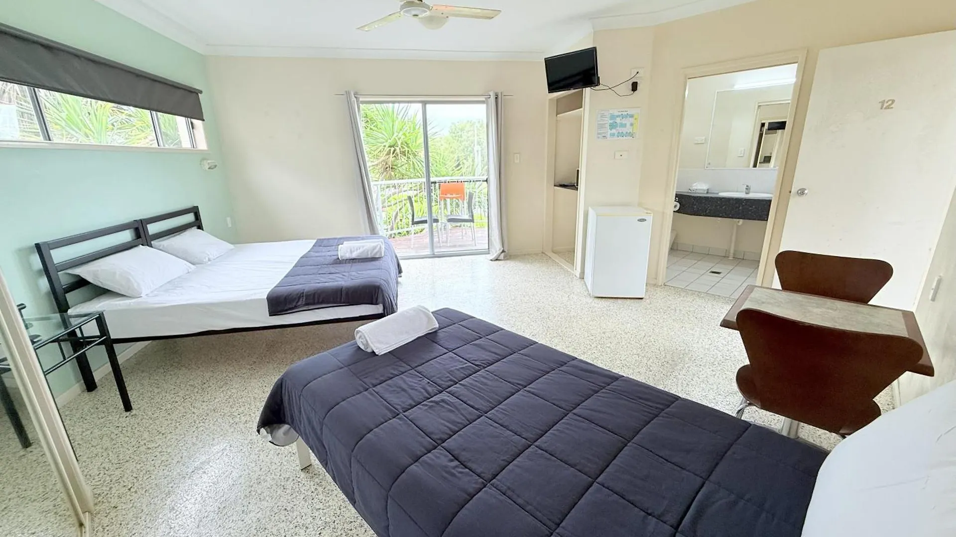***  Emu Park Beach Resort Australia